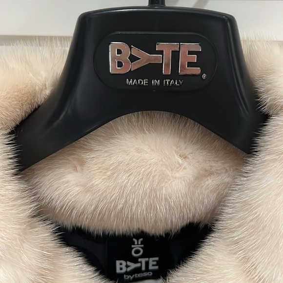 Byte by Teso Black and White Fur Cape Coat - Picture 6 of 7